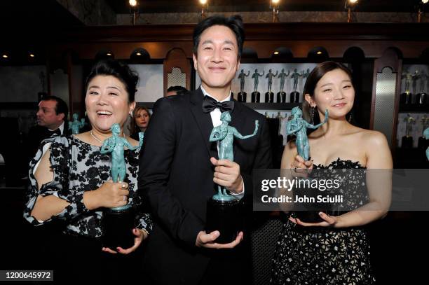 Jeong-eun Lee, Lee Sun Kyun, and Park So-dam, winners of Outstanding Performance by a Cast in a Motion Picture for 'Parasite', pose in the trophy...