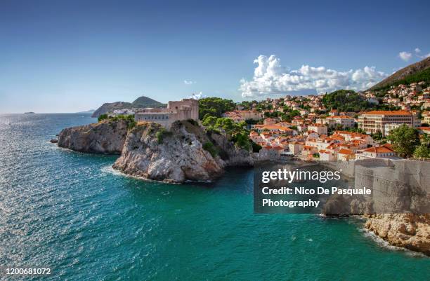 fort lovrijenac and west harbor, dubrovnik, croatia - kroatien stock-fotos und bilder