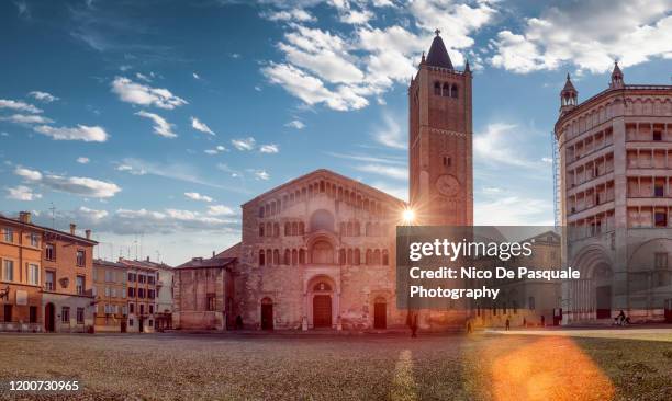 parma cathedral and baptistery - padua fotografías e imágenes de stock