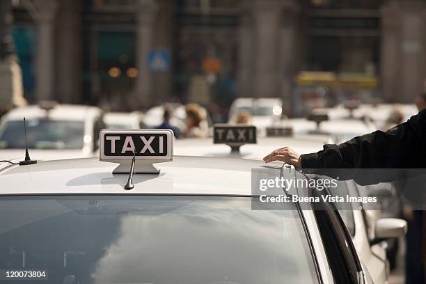 italy. milan. - taxi foto e immagini stock