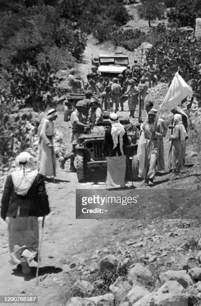 Reddition d'un village arabe en septembre 1948 lors de la guerre Israelo-Arabe, après que l'Etat d'Israël ait été proclamé le 14 mai 1948. A picture...