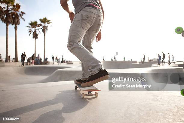 skater about to skate down a ramp at a skatepark - venice beach foto e immagini stock