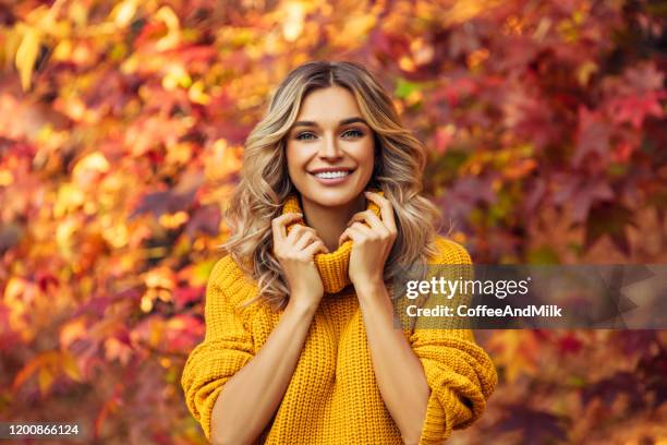 秋の明るい色 - beautiful woman ストックフォトと画像