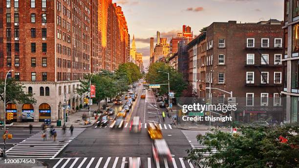 calle nueva york. tráfico. ciudad. manhattan midtown - alto manhattan fotografías e imágenes de stock