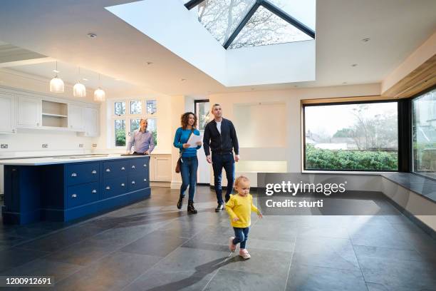 visión de la casa abierta - visita de inmuebles en venta fotografías e imágenes de stock