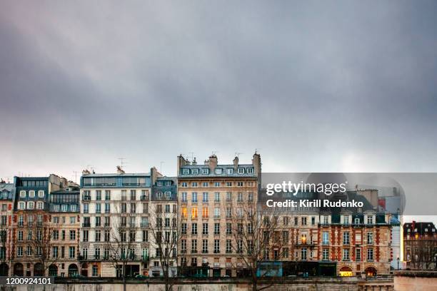 residential builds on île de la cité island in central paris on a winter morning - paris island stock pictures, royalty-free photos & images