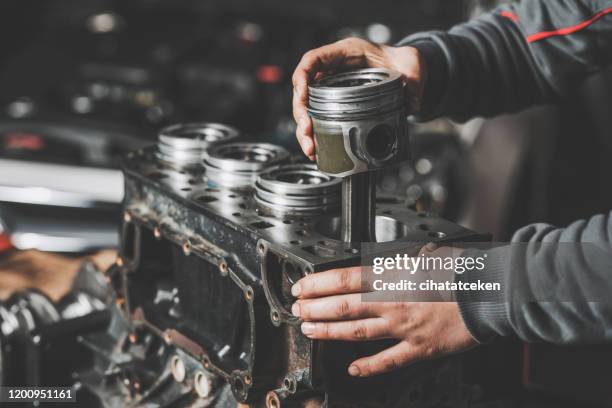 motor zuiger reparatie - diesel brandstoftype stockfoto's en -beelden