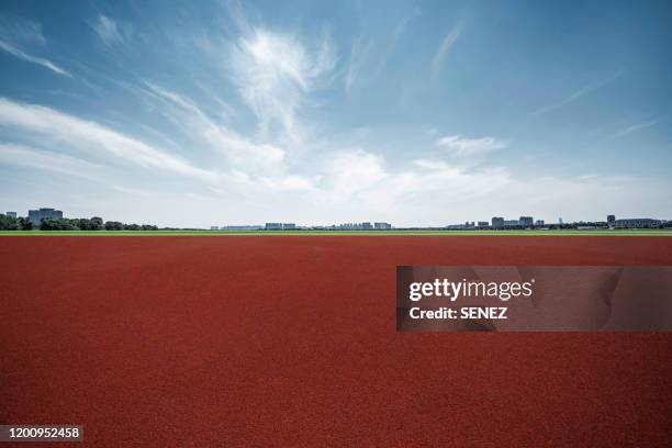 football field, running track - bodenmarkierung stock-fotos und bilder