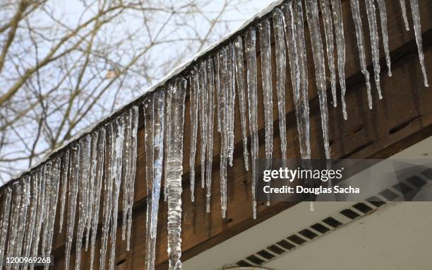 icicles hanging from a building - ice storm stock pictures, royalty-free photos & images