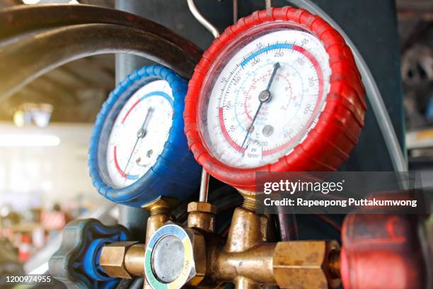 air conditioning manifold gauges set check the pressure and leak. for use on air condition systems - refrigerator repair stock pictures, royalty-free photos & images