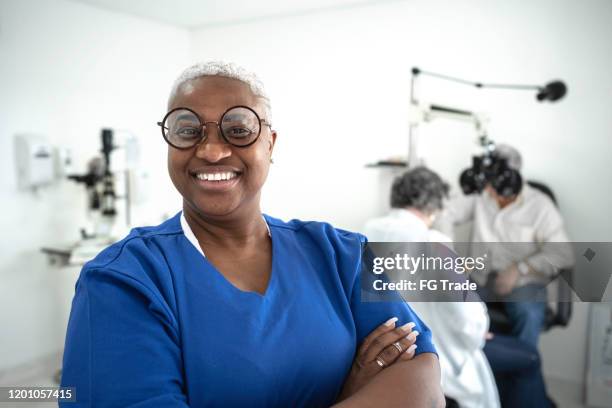 portrait of female optometrist at clinic - ophthalmologist stock pictures, royalty-free photos & images