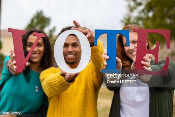 stemmen - young voters stockfoto's en -beelden
