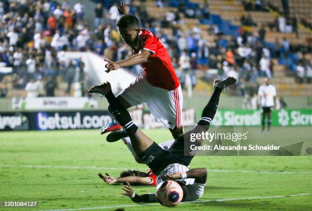 Tiago Babosa of Internacional and Leo Pereira of Corinthians fight for the ball during the Semi-Final 1 Copa Sao Paulo de Futebol Junior at Arena...