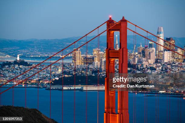 golden gate bridge san francisco skyline - salesforce tower stock pictures, royalty-free photos & images