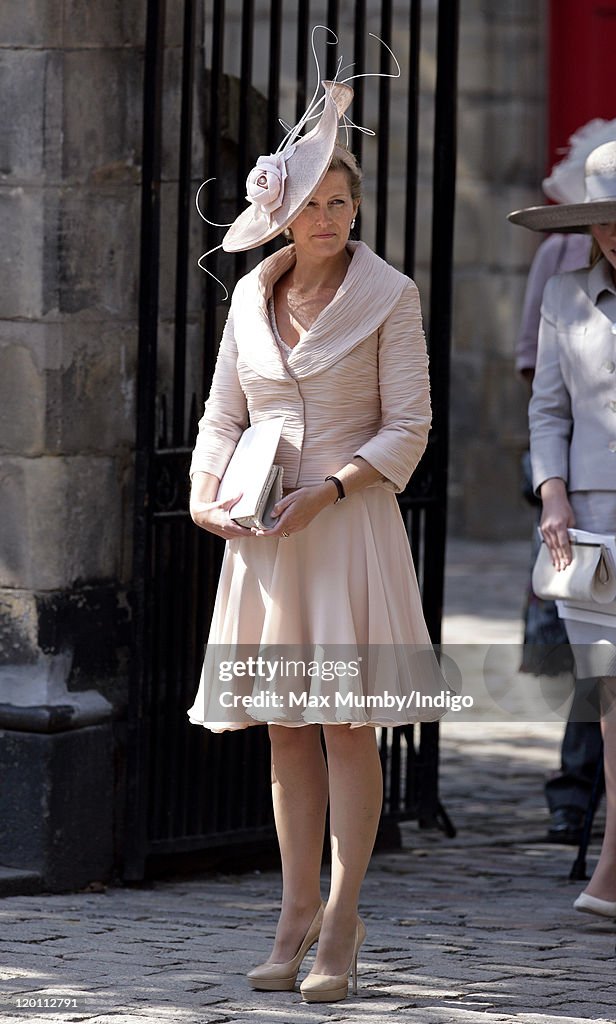 Zara Phillips Marries Mike Tindall In Edinburgh