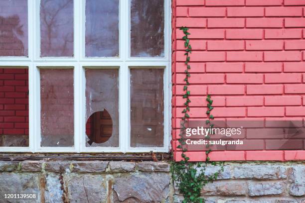 broken glass in an abandoned house - abandoned crack house stock pictures, royalty-free photos & images