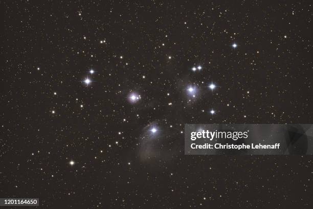 view of the beautiful stars cluster named the pleiades (m45), in the constellation of taurus - constellations stock-fotos und bilder