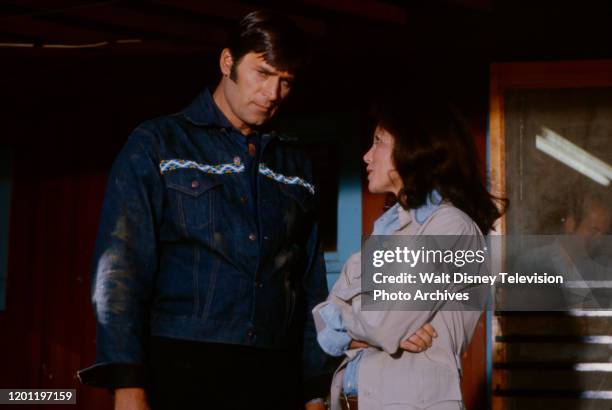 Clint Walker, Margaret Blye appearing in the ABC tv series 'Kodiak'.