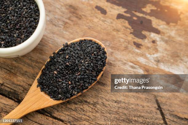 close-up of black sesame seed - schwarzer sesamsamen stock-fotos und bilder