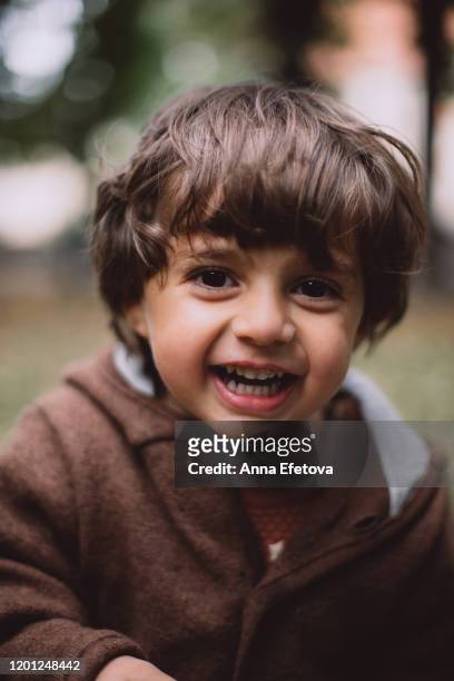 portrait of little boy - baby lachen natur stock-fotos und bilder