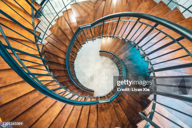 swirl staris - spiral staircase stockfoto's en -beelden