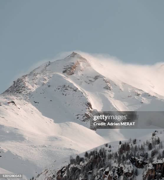 leissières' ridge - mont blanc massiv stock-fotos und bilder