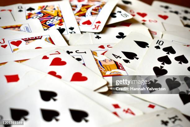 pile of playing cards face up - kaarten uitdelen stockfoto's en -beelden