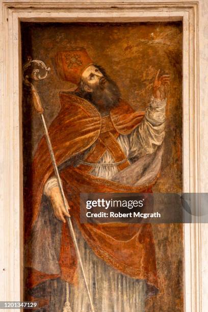 st patrick as bishop, patron saint of ireland, with beard, in vestments, with crosier and mitre, looking upwards and pointing. - saint patrick fotografías e imágenes de stock