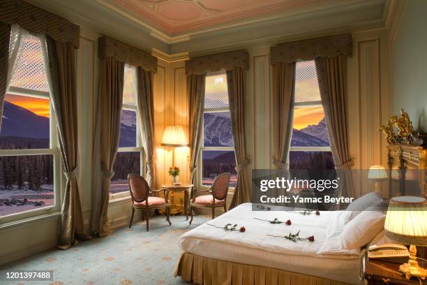 hotel room with panoramic view of the mountains - hotel suite imagens e fotografias de stock