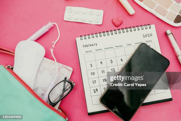 tampon and calendar and feminine products - stili foto e immagini stock