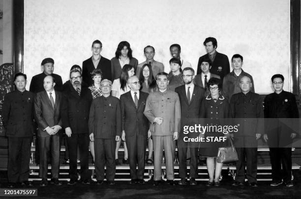 La délégation sportive de pongistes américains est accueillie par le leader communiste chinois Chou En-Lai , en avril 1971 lors de leur voyage à...