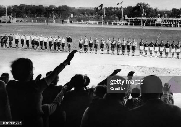 Unlocated picture taken during the field hockey's match between the Golfer Racing team and the German team Wiesbaden on May 15, 1937. German players...