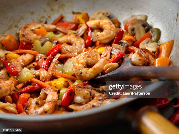 kung pau cashew shrimp - stirfry stock pictures, royalty-free photos & images