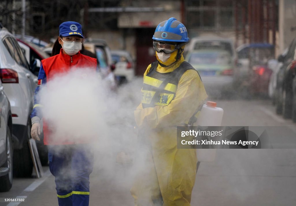 CHINA-ZHENGZHOU-CORONAVIRUS-VOLUNTEERS-COUPLE (CN)