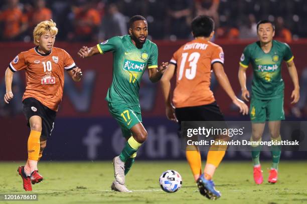 Cedric Bakambu of Beijing FC goes past Sivakorn Tiatrakul of Singha Chiangrai United during the AFC Champions League Group E match between Chiangrai...