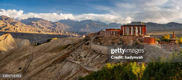 panoramic view of tsarang manastery, upper mustang, nepal himalaya - india nepal stock pictures, royalty-free photos & images