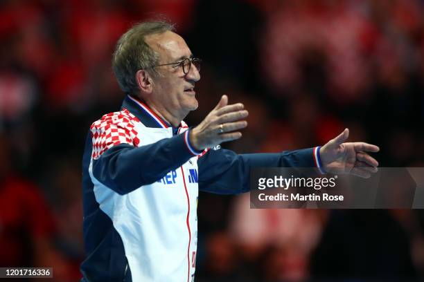 Head coach Lino Cervar of Croatia reacts after the Men's EHF EURO 2020 semi final match between Norway and Croatia at Tele2 Arena on January 24, 2020...