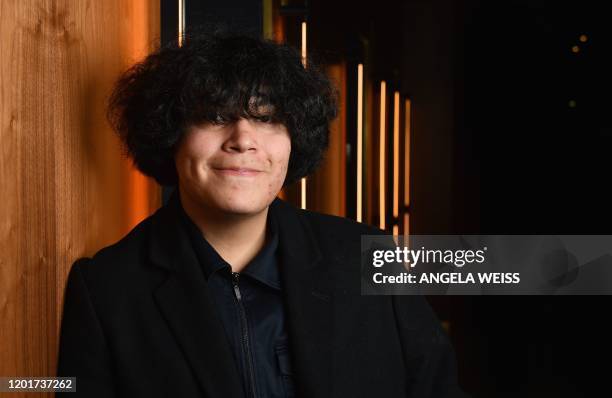 Mexican singer Ed Maverick poses for pictures on February 13, 2020 in New York City. - Ni México ni el mundo habían escuchado hasta hace poco hablar...