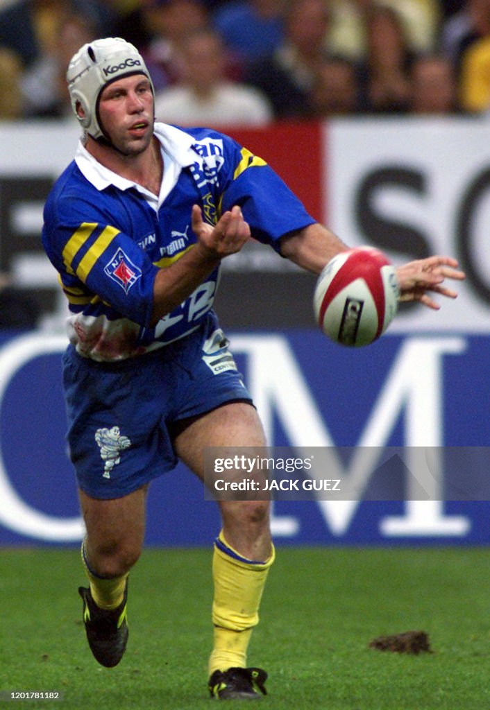 Troncon Rugby le demi de mêlée montferrandais, l'Italien Alessandro Troncon, capte ...