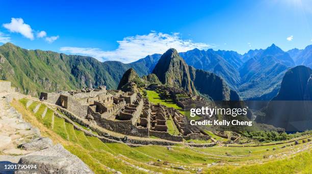 panorama of machu picchu - machu picchu fotografías e imágenes de stock