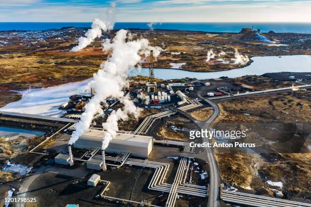 geothermal power plant located at reykjanes peninsula in iceland. aerial view - energia geotermica fotografías e imágenes de stock