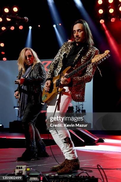 Melissa Etheridge and Nuno Bettencourt perform onstage during MusiCares Person of the Year honoring Aerosmith at West Hall at Los Angeles Convention...