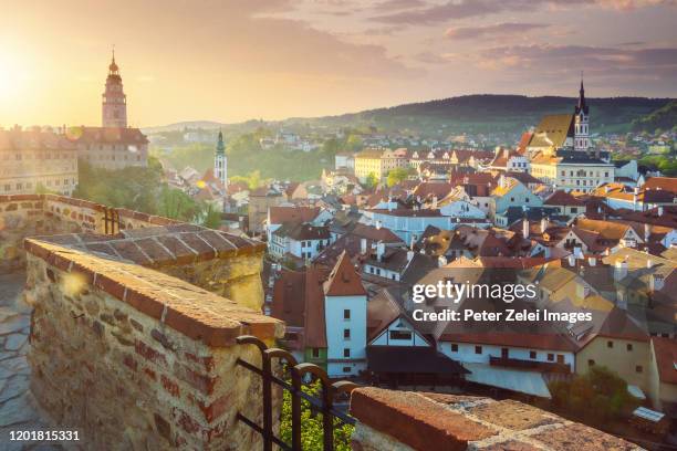 cesky krumlov at sunrise - czech republic - cesky krumlov stock pictures, royalty-free photos & images