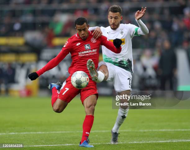 Robin Quaison of 1. FSV Mainz 05 scores his team's first goal during the Bundesliga match between Borussia Moenchengladbach and 1. FSV Mainz 05 at...