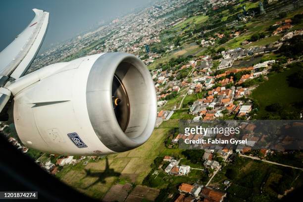 rolls royce engine der boeing 787 - rolls royce stock-fotos und bilder
