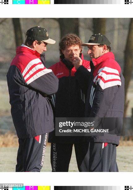 Les hommes d'encadrement de l'équipe de France de rugby, l'entraîneur Jean-Claude Skrela , le manager Jo Maso et le nouvel assistant technique Pierre...