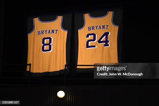 angeles lakers retired jerseys