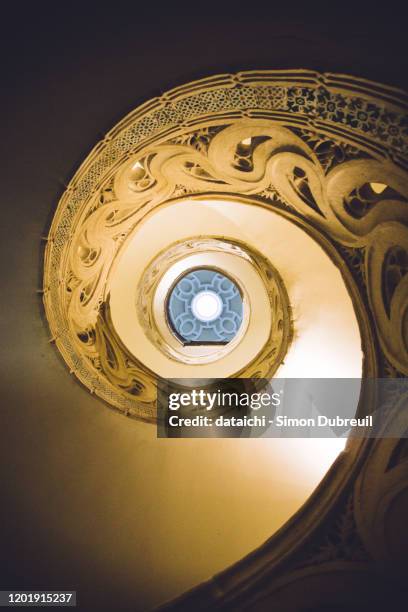 catedral de santa maría la real de pamplona - escalera hacia el cielo fotografías e imágenes de stock