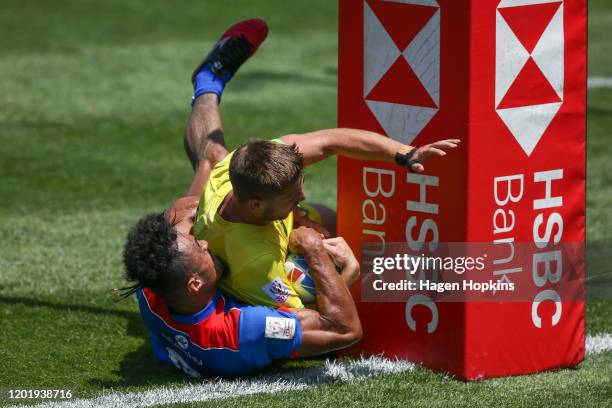 Josh Turner of Australia scores a try in the tackle of John Vaili of Samoa during the match between Australia and Samoa at the 2020 HSBC Sevens at...