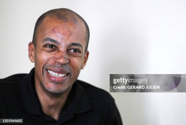 Le champion d'athlétisme français Stéphane Diagana participe à une conférence de presse, le 7 avril 2011 au club de la presse à Marseille, à...